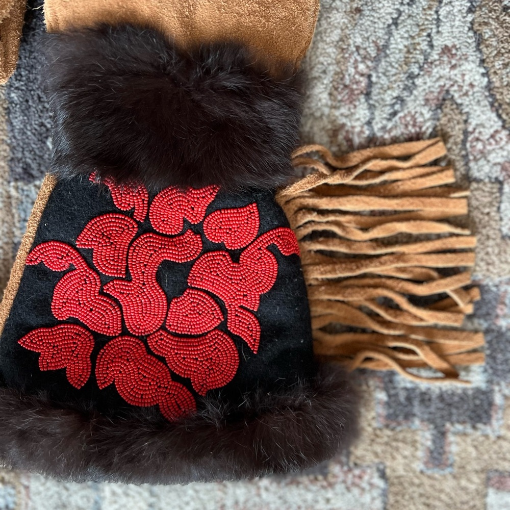 Astis Long Cuff Beaded Fringe Mittens - Picture 7 of 11